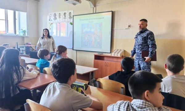 В Югре росгвардейцы проводят цикл патриотических мероприятий, посвящённых Дню языков В Югре росгвардейцы проводят цикл патриотических мероприятий, посвящённых Дню языков